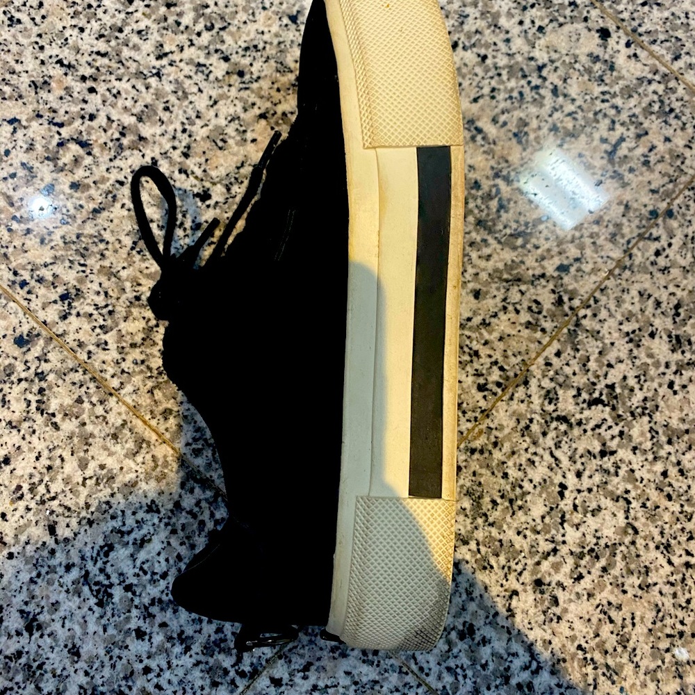 Velvet - Picture 5 of 6